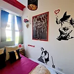 Stylish Clifton Flat, Permit Parking X1, Garden & Picnic Area