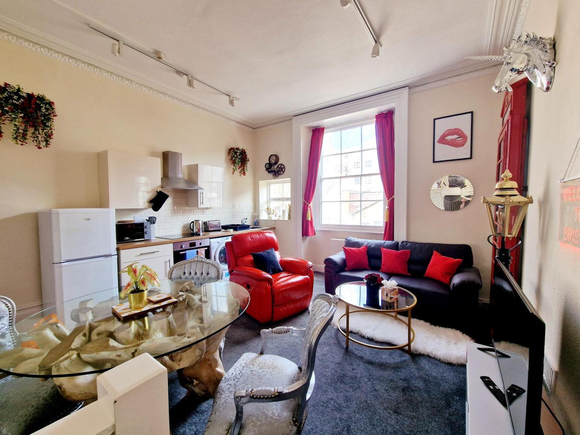 Stylish Clifton Flat, Permit Parking X1, Garden & Picnic Area Bristol